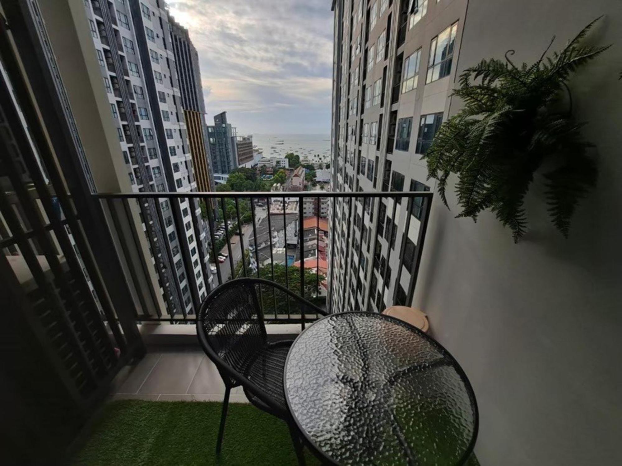 The Base Central Pattaya By Mickey Экстерьер фото