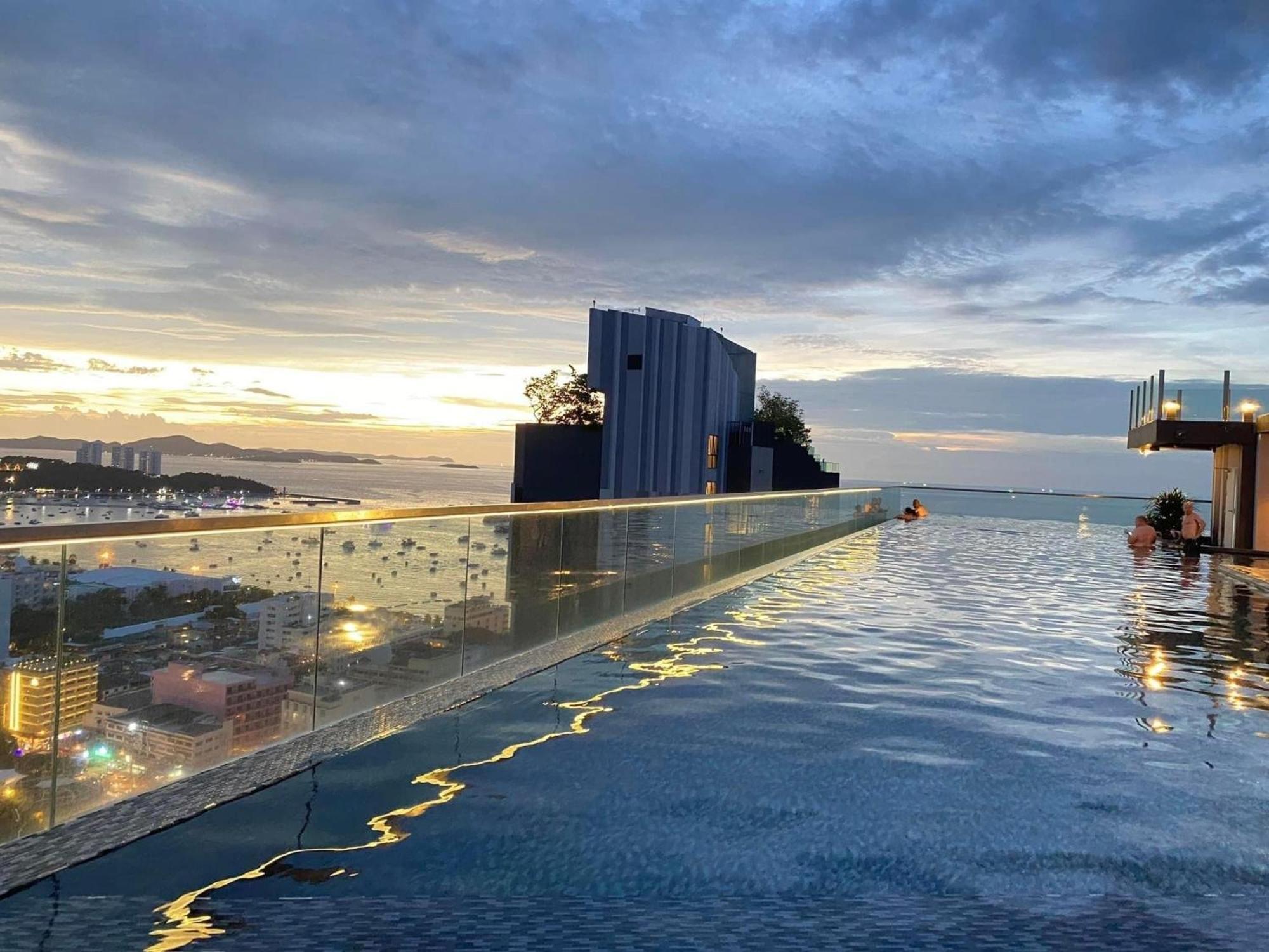 The Base Central Pattaya By Mickey Экстерьер фото