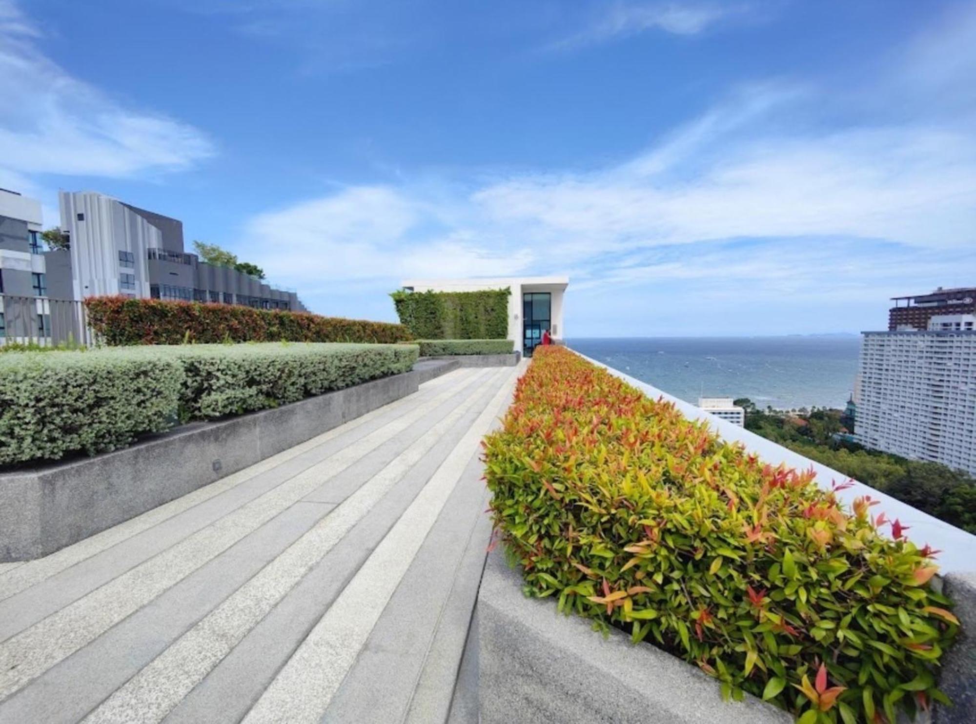 The Base Central Pattaya By Mickey Экстерьер фото